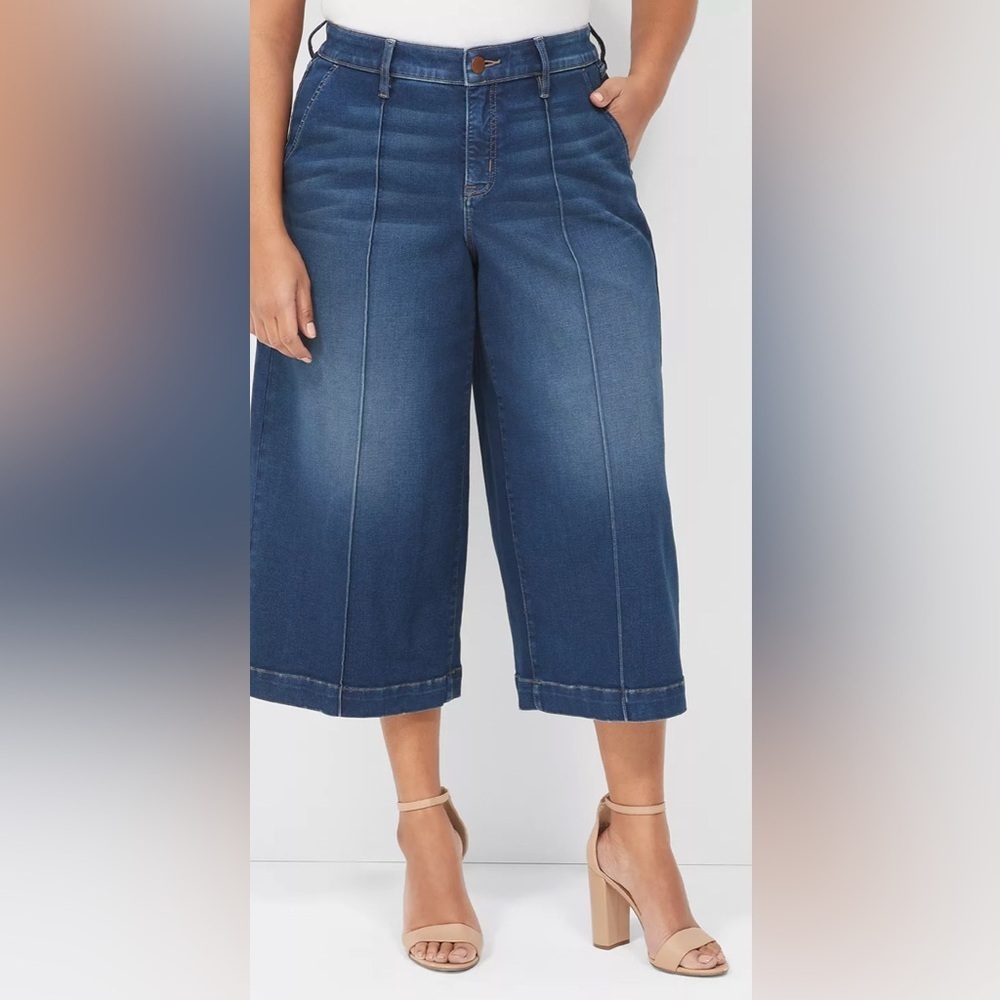 Lane Bryant Wide Leg Jean Capris.  Size 24P. Dark Wash.‎   Ribbed Front Seam.